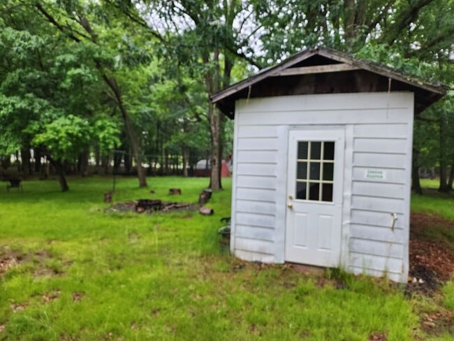 Building Photo - Updated 2 bedroom Home in Amenity Filled C...