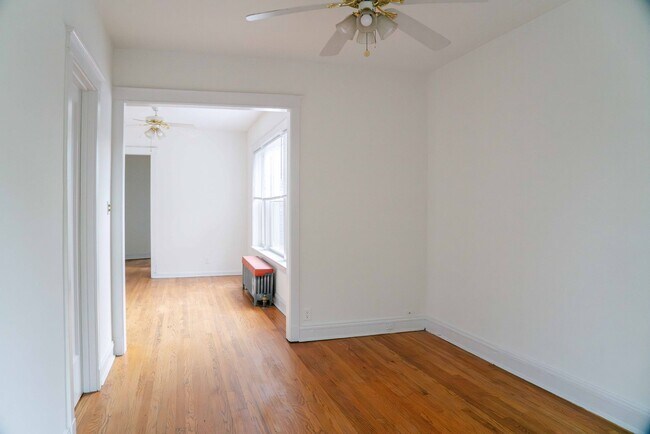 Building Photo - Southport Corridor - 1 Bed / 1 Bath - Heat Included