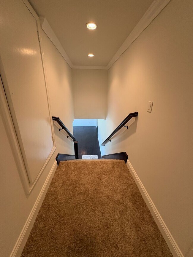 Building Photo - Spacious House - 2 stories - 4 Bedrooms + 2.5 Baths & large 2 car garage