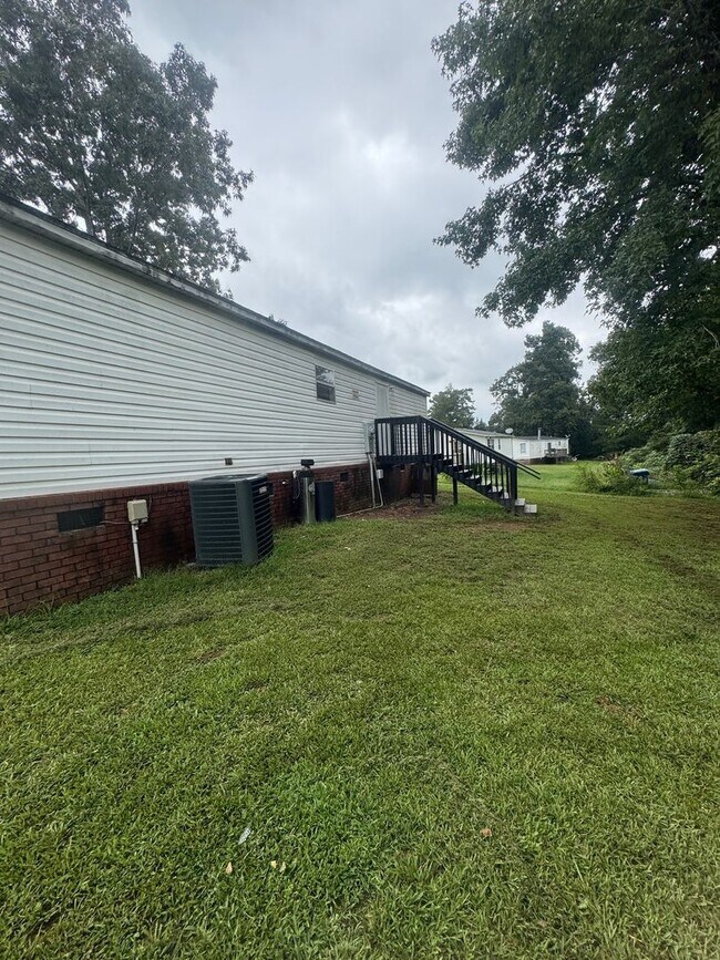 Building Photo - 204 Moss Creek Ln