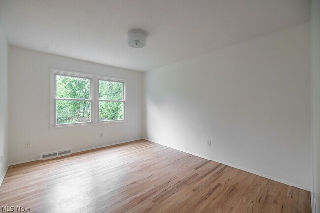 Building Photo - 2445 Olentangy Dr