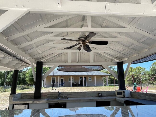 Building Photo - 675 N Romero St