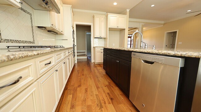 Building Photo - Lovely Heritage Home with Ideal Floorplan