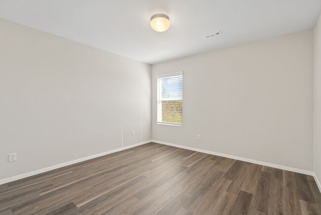 Building Photo - Pre-Leasing Now! Make This Charming 3-Bedroom, 2.5-Bath Home in Farmington Yours!