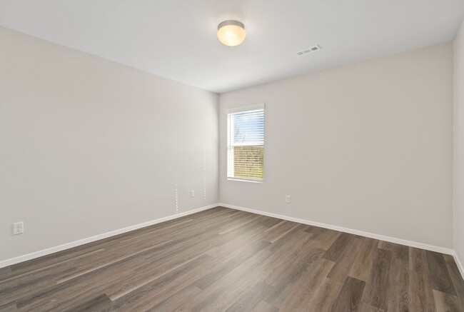 Building Photo - *Pre-leasing* Three Bedroom | Two and a Ha...