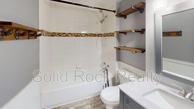 Building Photo - 4817 Ridenour Dr