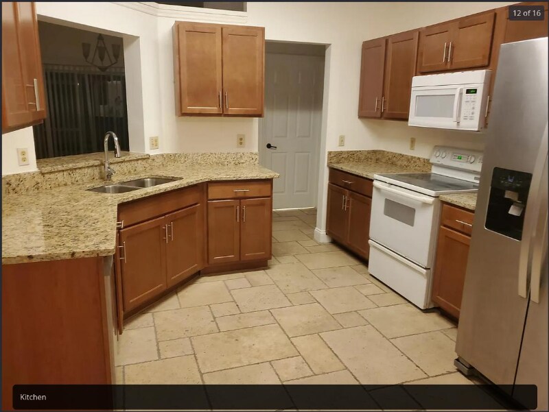 Building Photo - 1916 Windsor Oak Dr