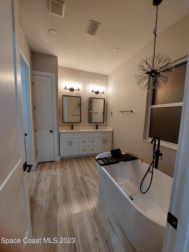 Building Photo - 971 Granata Ave