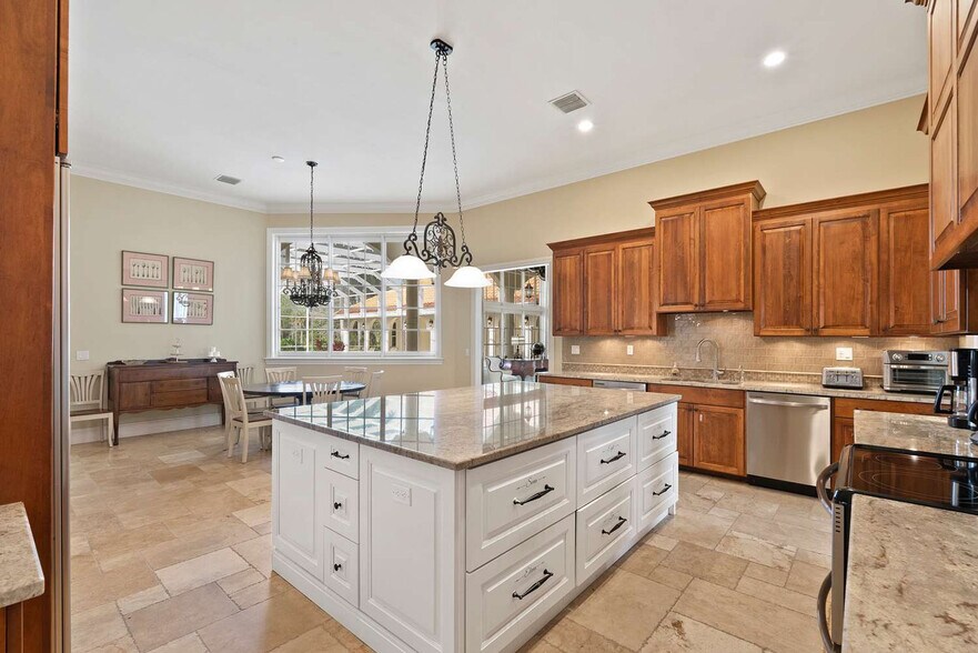 Building Photo - 2225 23rd St SW