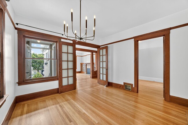 Building Photo - Charming Sunset Home with Hardwood Floors ...