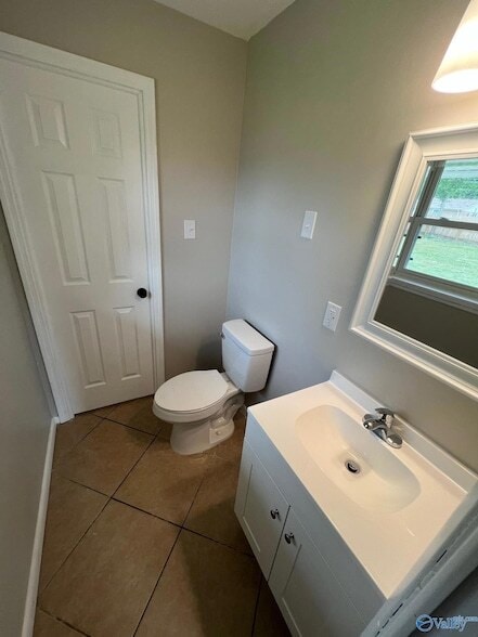 Building Photo - 2211 Penhall Dr NE