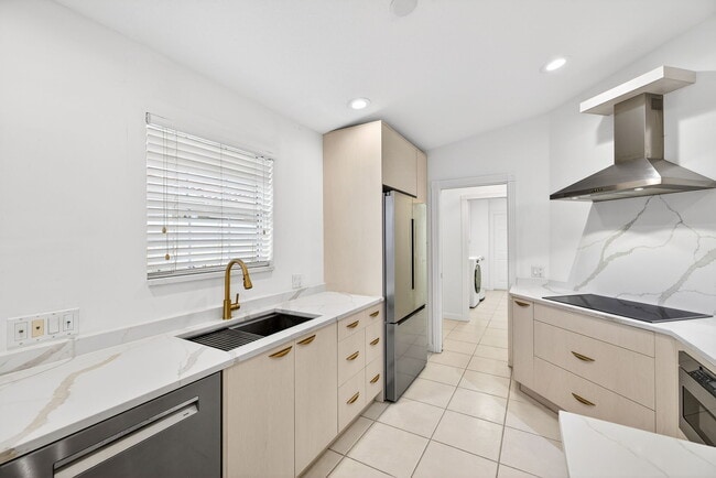 Building Photo - 7114 Marconi Ct