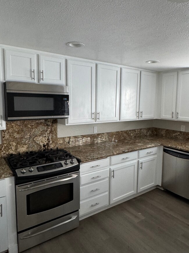 Building Photo - 6255 Canoga Ave