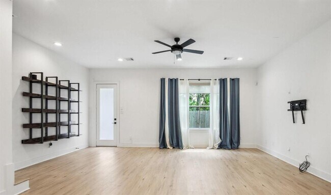 Building Photo - 6424 Highland Pine Ln