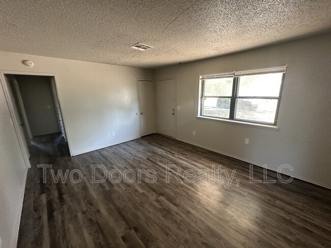 Building Photo - 729 NE 37th St