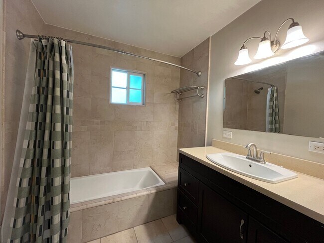 Building Photo - Upgraded 3+2 in Canoga Park w/central HVAC, wood floors + appliances!