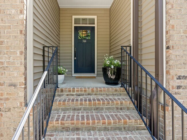 Building Photo - Convenient Carrboro Living in a Spacious 4 Bedroom Home