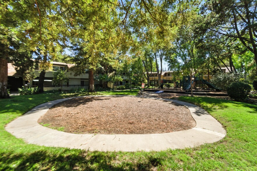 Building Photo - 303 Tradewinds Dr