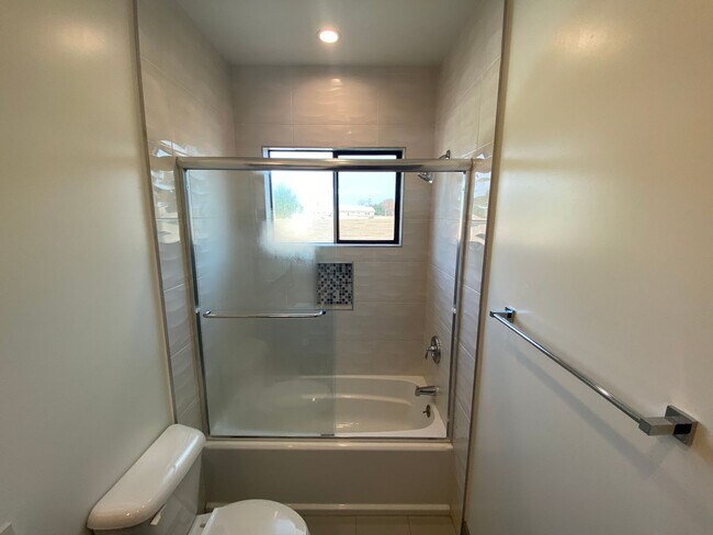 Building Photo - NEWER  SMART HOUSE 4BD*4BA*TOWNHOME*HWFLS*WASHER/DRYER IN UNIT* YARD*BALCONY*STAINLESS APPLIANCES...