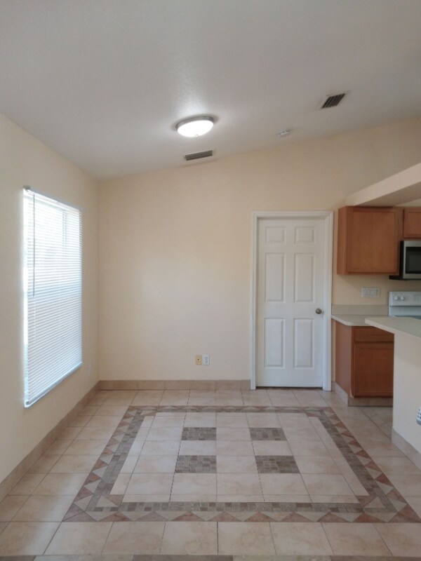 Building Photo - 6886 Babbit Ave