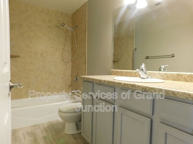 Building Photo - 2881 1/2 Cascade Avenue