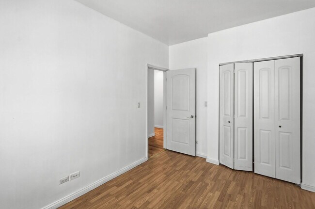Building Photo - 1342 E 73rd St