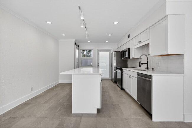 Building Photo - 624 Southwind Cir