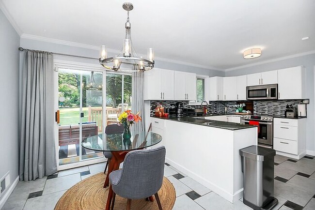 Building Photo - Charming 3BD/2BA Ranch in Selwyn Park!