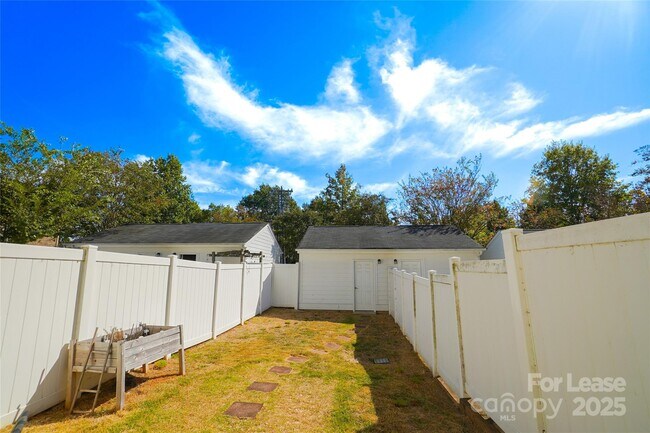 Building Photo - 11125 Cedar Walk Lane