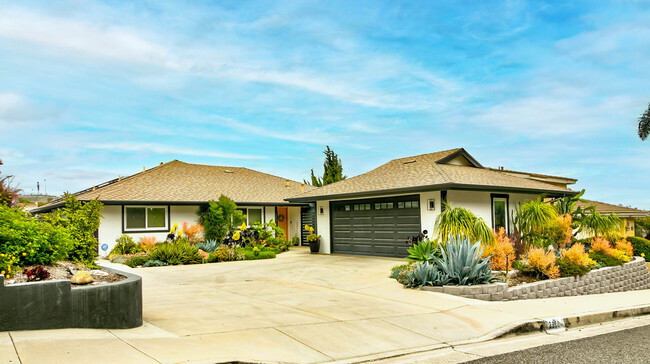 Building Photo - 2960 Calle Grande Vista