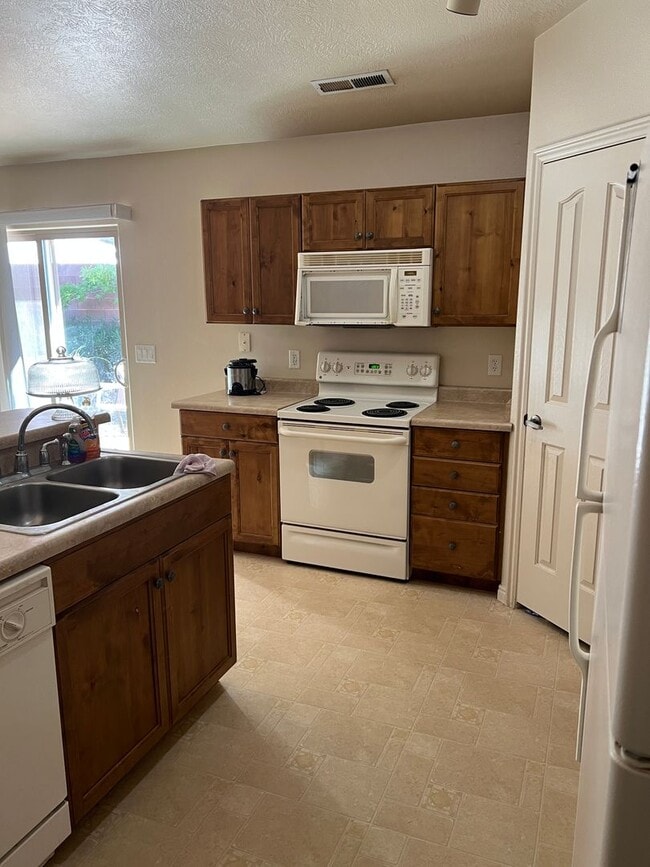 Building Photo - Great 3 bedroom 2 bath home in St George!