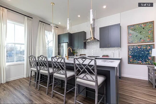 Building Photo - 146 Color Cir