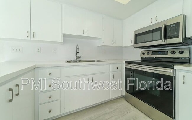 Building Photo - 2139 Couver Dr