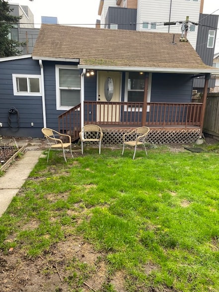 Building Photo - 551 S Sullivan St