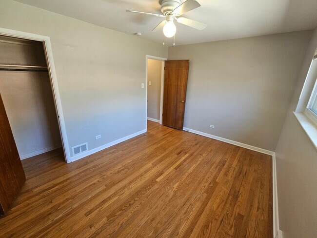 Building Photo - 2-Bedroom Home with One-Car Garage