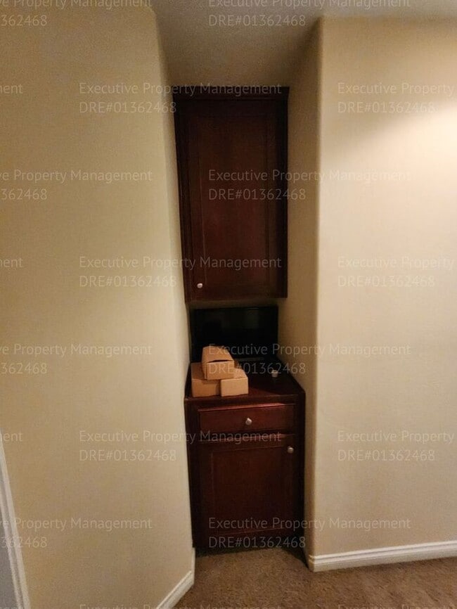 Building Photo - Spacious 4 bedroom 2 bathroom home located in the Ashton Falls community