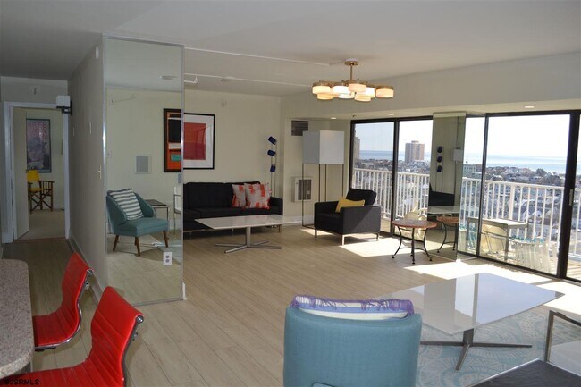 Building Photo - 236 N Derby Ave