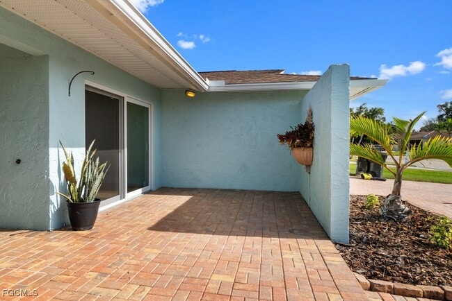 Building Photo - 1384 Burgundy Dr