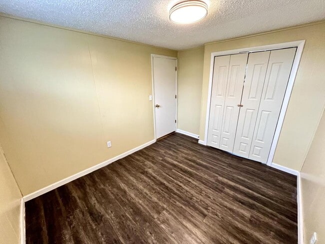 Building Photo - 106 Lind St