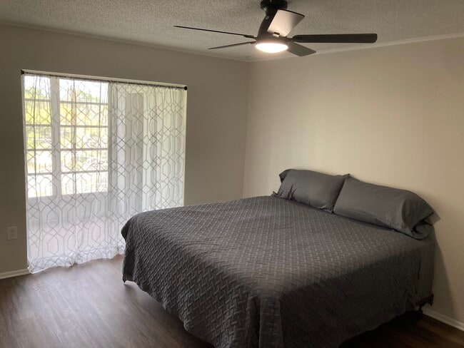 Building Photo - 3774 Lake Bayshore Dr