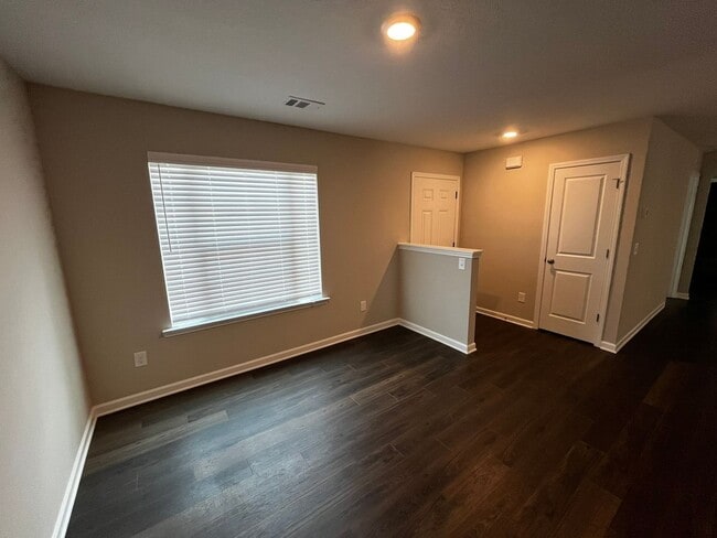 Building Photo - Stunning New Construction in the Heart of Columbus