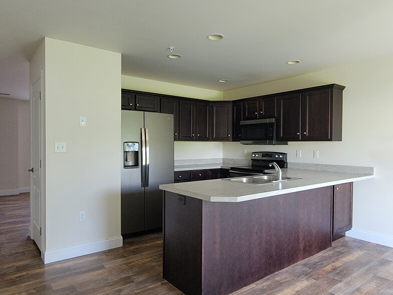 Building Photo - 126 Redstone Dr
