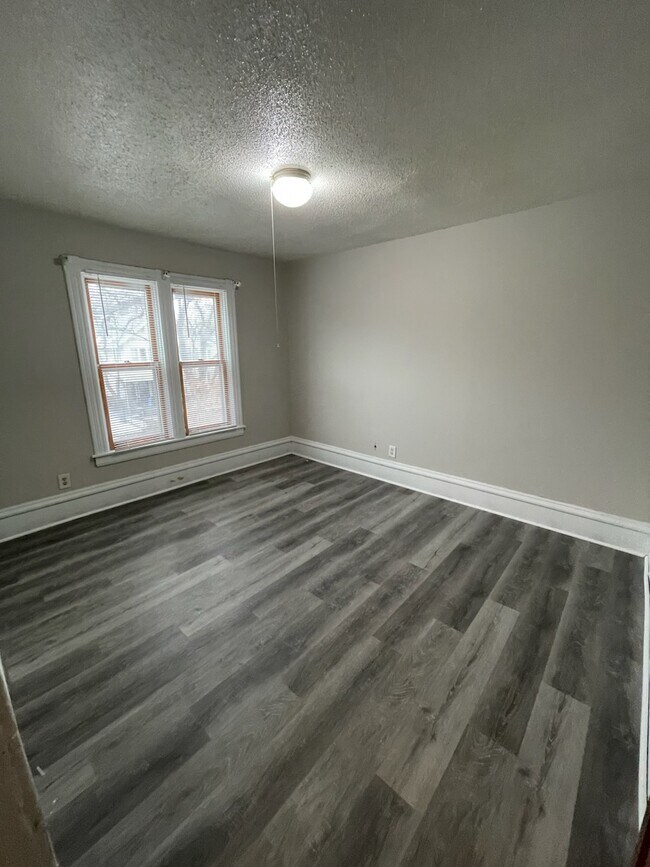 Building Photo - 2923 N Girard Ave