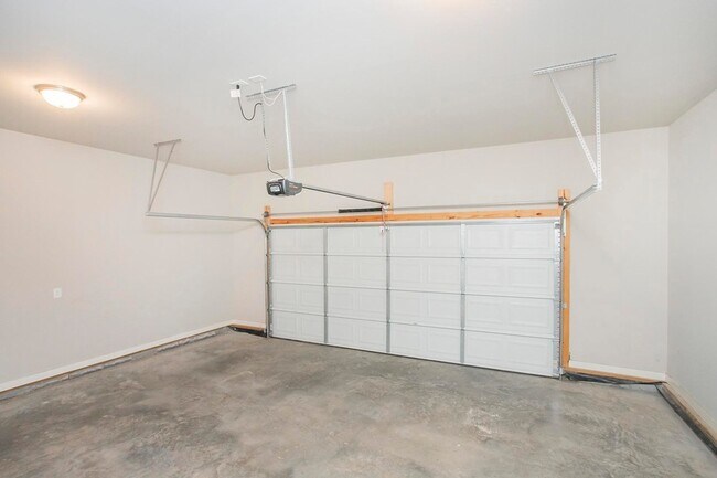 Building Photo - 3637 Hydes Ferry Rd