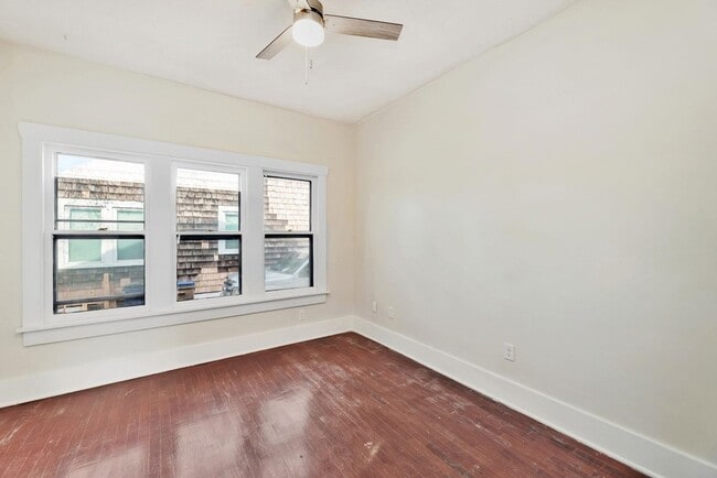 Building Photo - 637 S Holyoke St