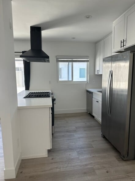 Building Photo - 465 S Le Doux Rd