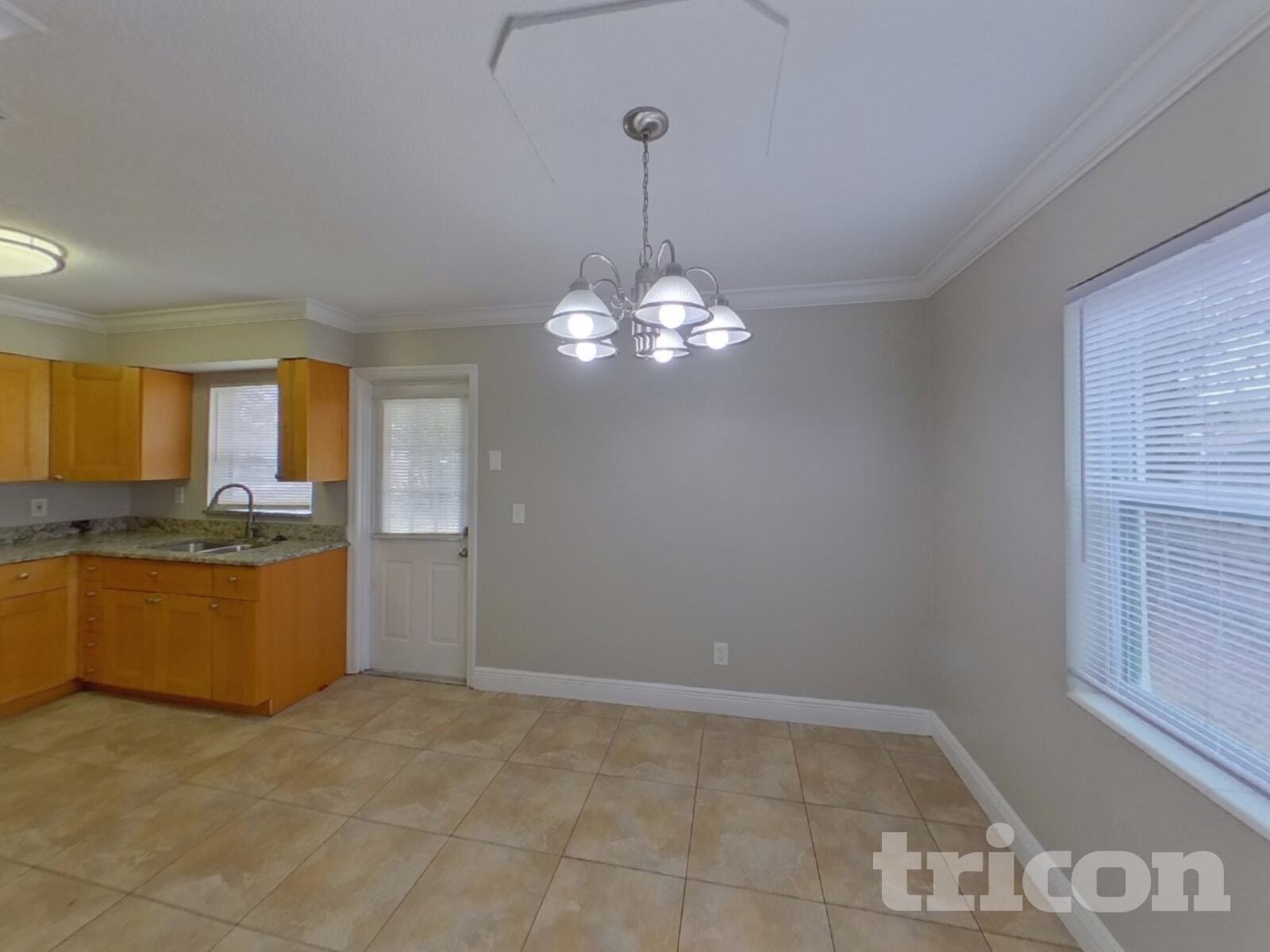 Building Photo - 563 Robin Hill Cir