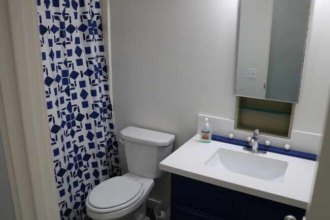 Building Photo - Beautiful 4-bedroom 2 bath Carpinteria hom...