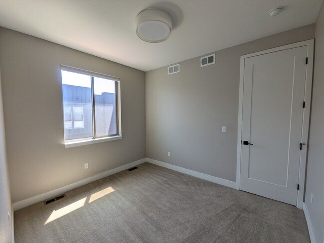 Building Photo - 5009 S Prince Pl