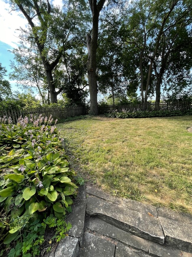 Building Photo - 2318 Storm St